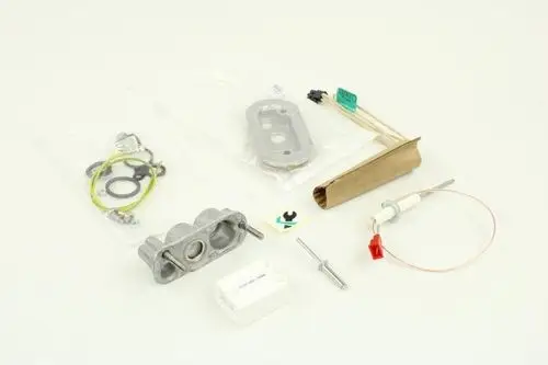 Bosch Zündungsset mit mehreren Komponenten, einschließlich metallischer Teile, Dichtungen und elektrischer Anschlüsse, angeordnet auf hellem Hintergrund.
